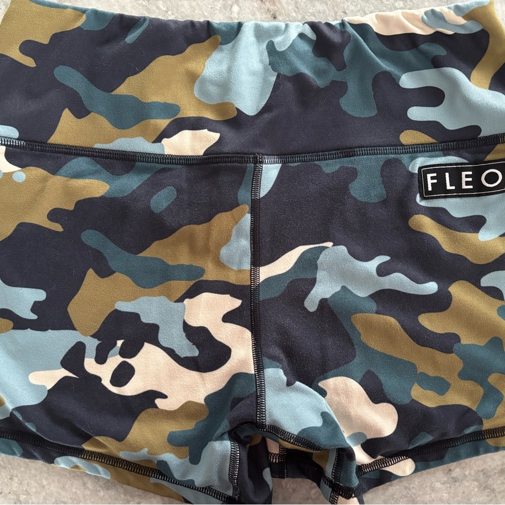 Fleo Power High Rise Shorts | Camo